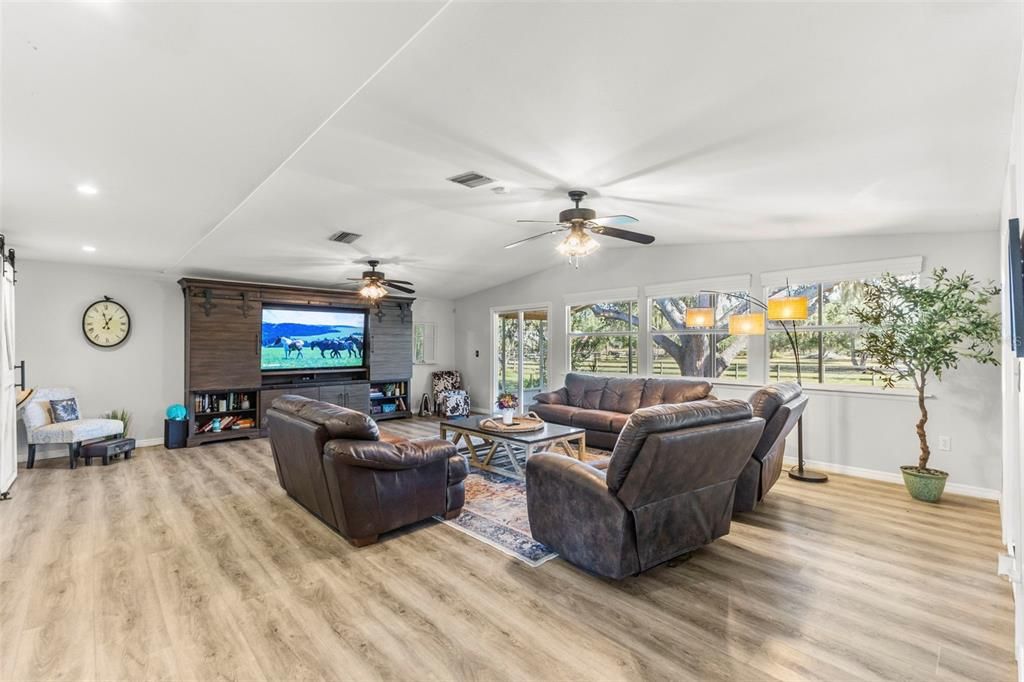 For Sale: $895,000 (3 beds, 2 baths, 2354 Square Feet)