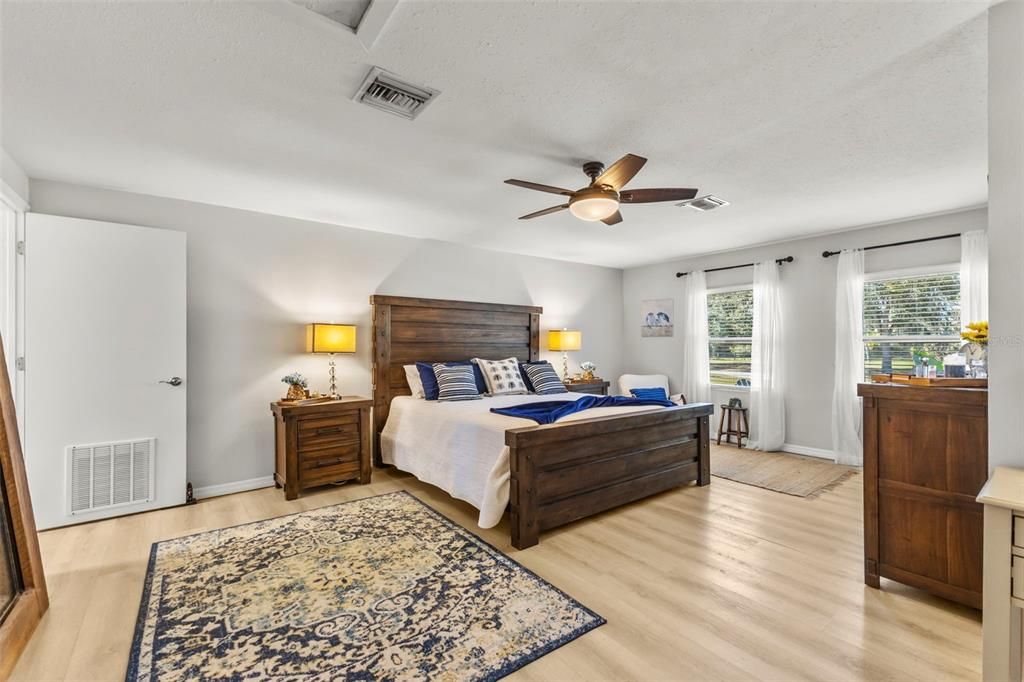 For Sale: $895,000 (3 beds, 2 baths, 2354 Square Feet)