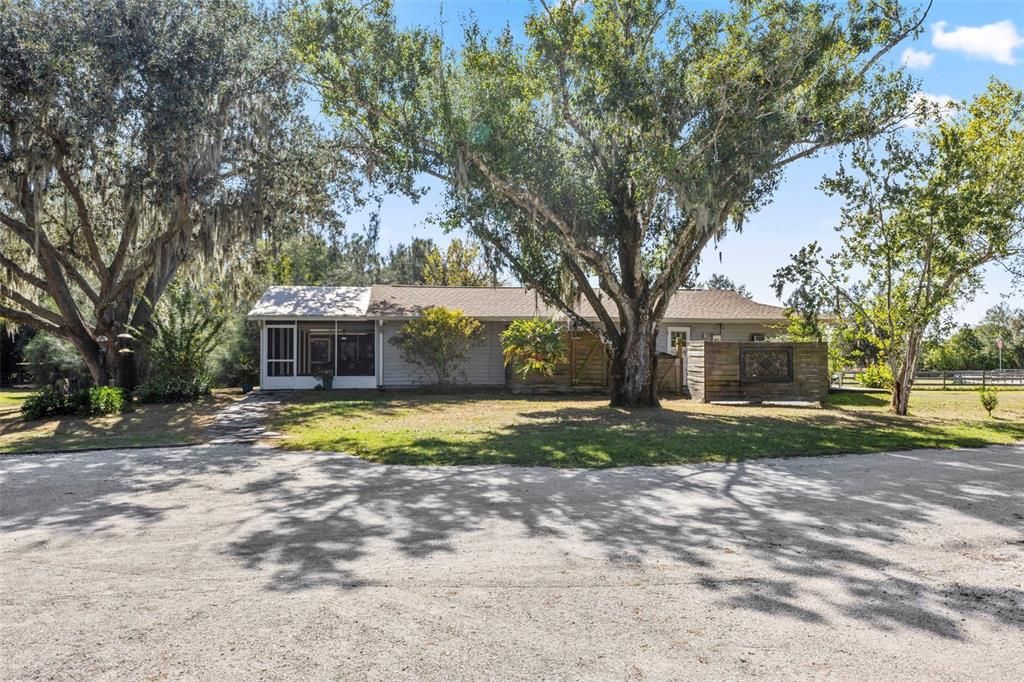 For Sale: $895,000 (3 beds, 2 baths, 2354 Square Feet)