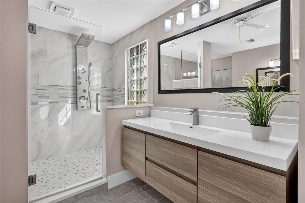 En Venta: $1,425,000 (3 camas, 2 baños, 2353 Pies cuadrados)