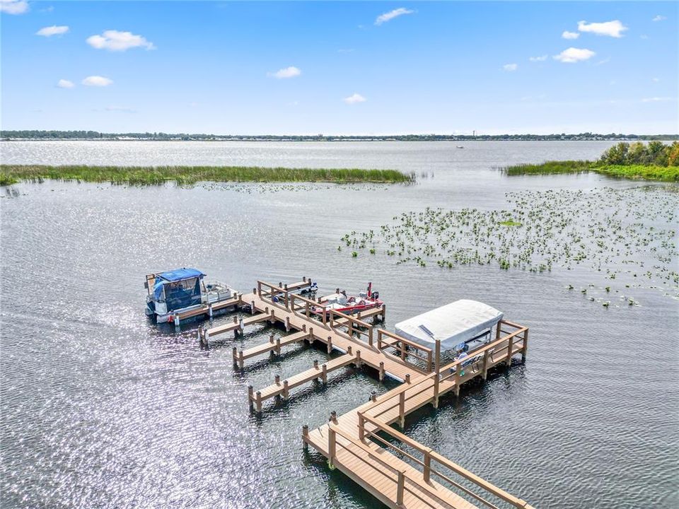 Active With Contract: $259,000 (2 beds, 2 baths, 1435 Square Feet)