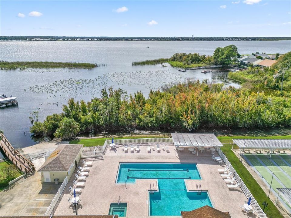 Active With Contract: $259,000 (2 beds, 2 baths, 1435 Square Feet)