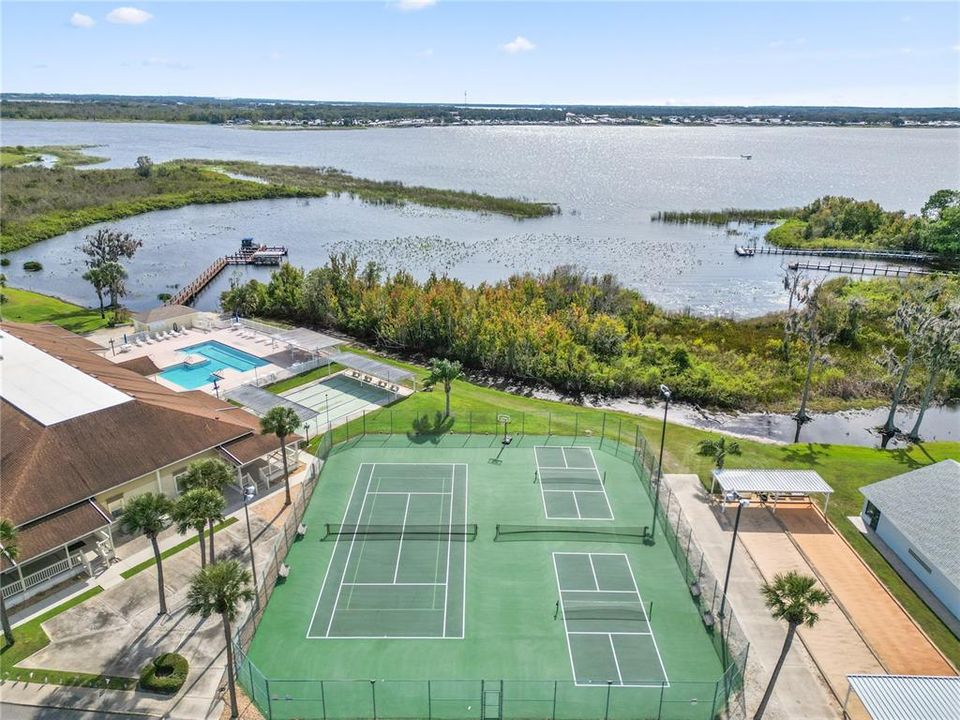 Active With Contract: $259,000 (2 beds, 2 baths, 1435 Square Feet)