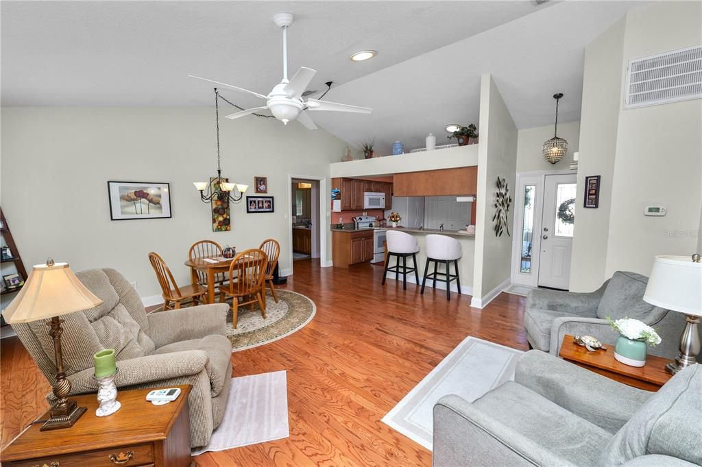 Active With Contract: $259,000 (2 beds, 2 baths, 1435 Square Feet)