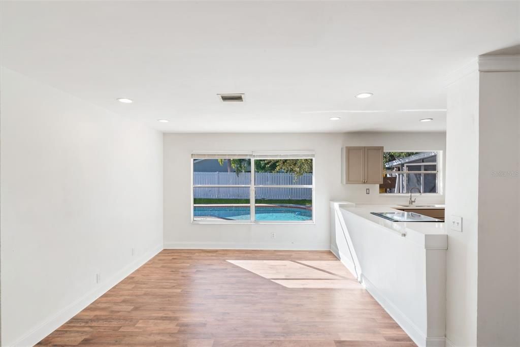 待售: $460,000 (3 贝兹, 2 浴室, 1562 平方英尺)