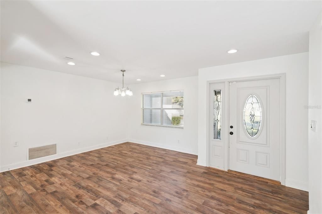 待售: $460,000 (3 贝兹, 2 浴室, 1562 平方英尺)