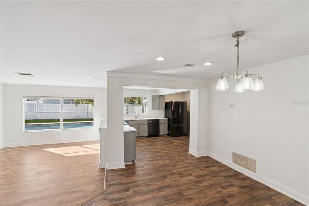 待售: $460,000 (3 贝兹, 2 浴室, 1562 平方英尺)