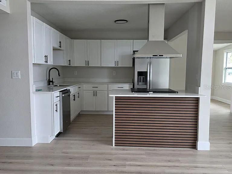 出租: $3,200 (4 贝兹, 2 浴室, 1776 平方英尺)