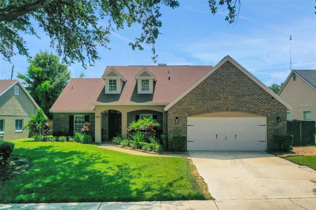 Active With Contract: $419,900 (3 beds, 2 baths, 1686 Square Feet)