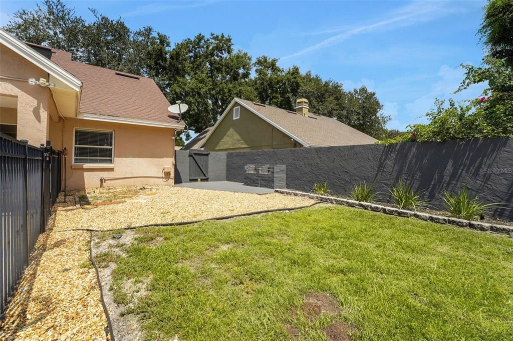 Active With Contract: $419,900 (3 beds, 2 baths, 1686 Square Feet)