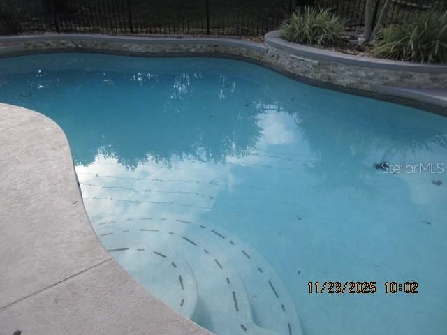 Active With Contract: $419,900 (3 beds, 2 baths, 1686 Square Feet)