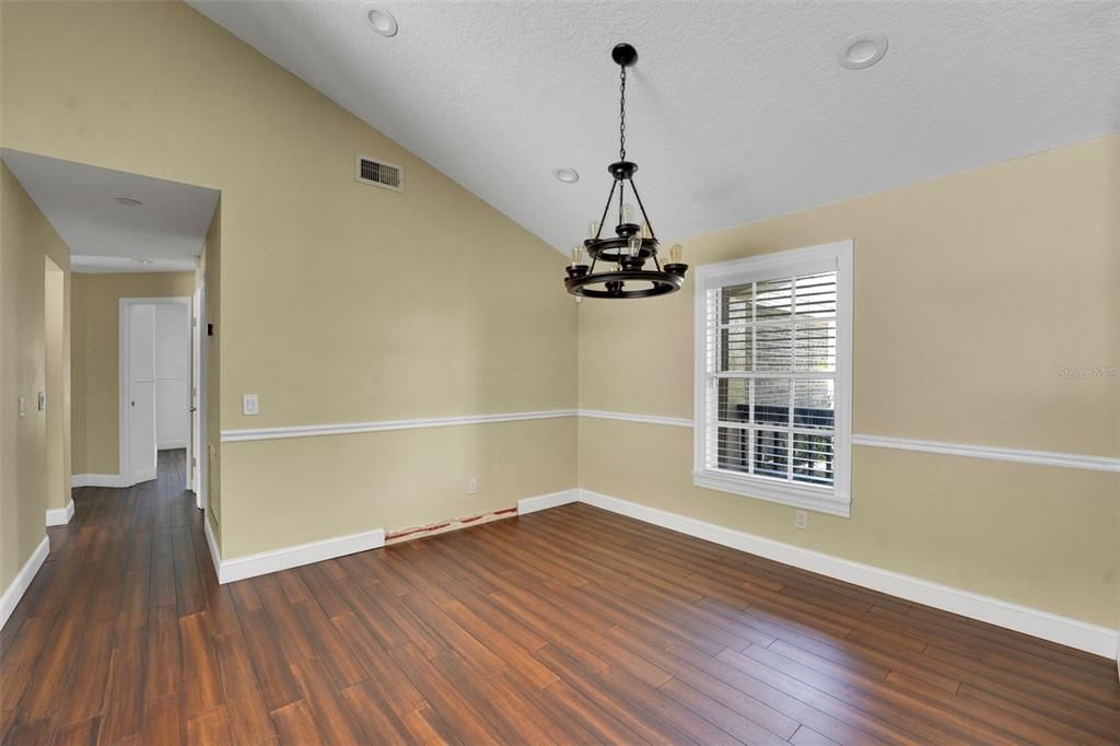 Active With Contract: $419,900 (3 beds, 2 baths, 1686 Square Feet)