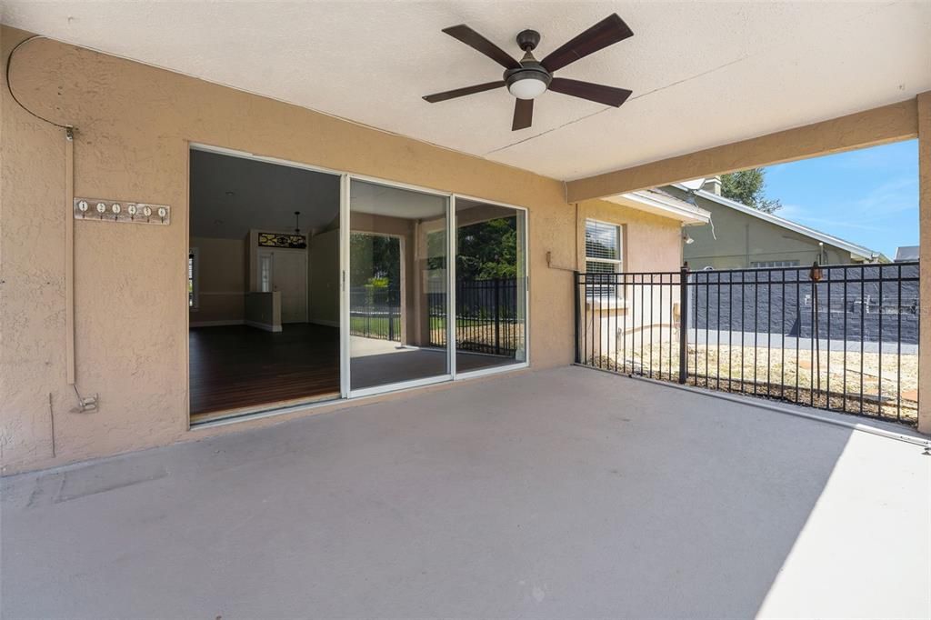 Active With Contract: $419,900 (3 beds, 2 baths, 1686 Square Feet)