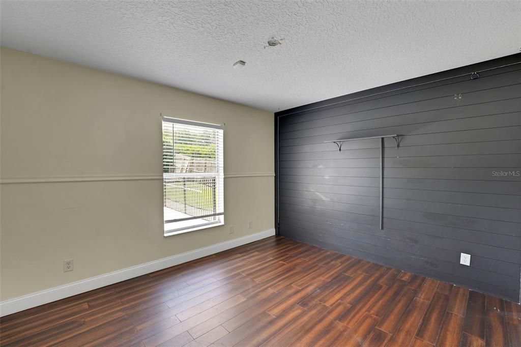 Active With Contract: $419,900 (3 beds, 2 baths, 1686 Square Feet)