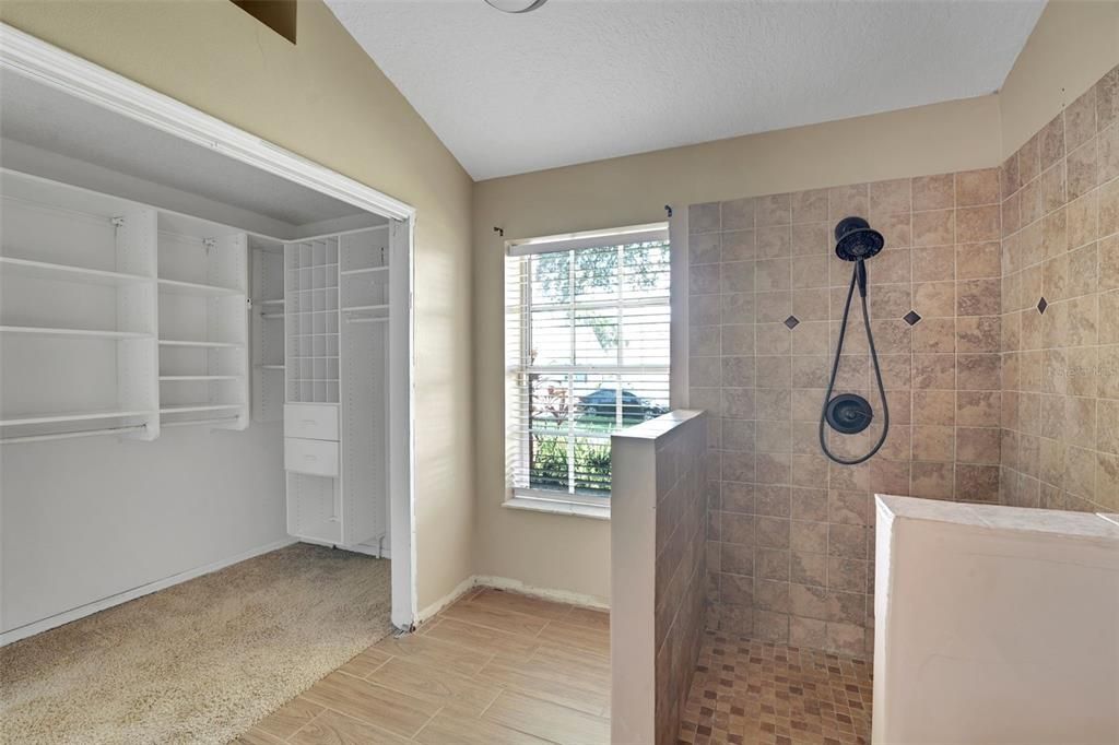 Active With Contract: $419,900 (3 beds, 2 baths, 1686 Square Feet)