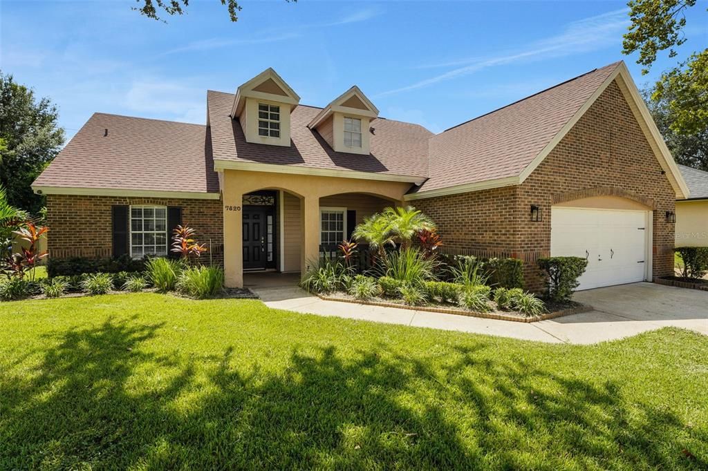 Active With Contract: $419,900 (3 beds, 2 baths, 1686 Square Feet)