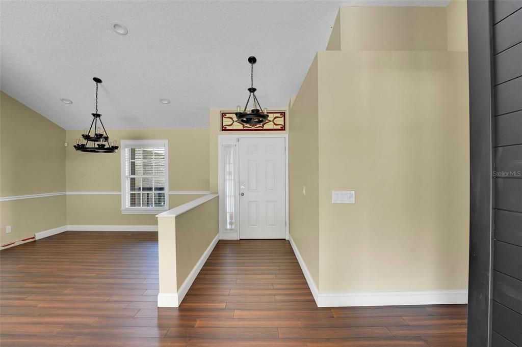 Active With Contract: $419,900 (3 beds, 2 baths, 1686 Square Feet)