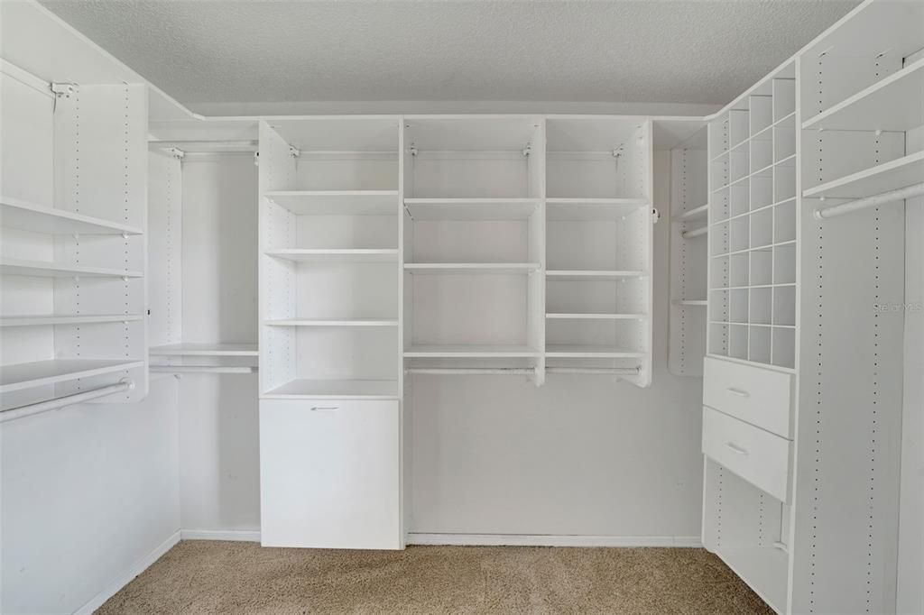 Active With Contract: $419,900 (3 beds, 2 baths, 1686 Square Feet)