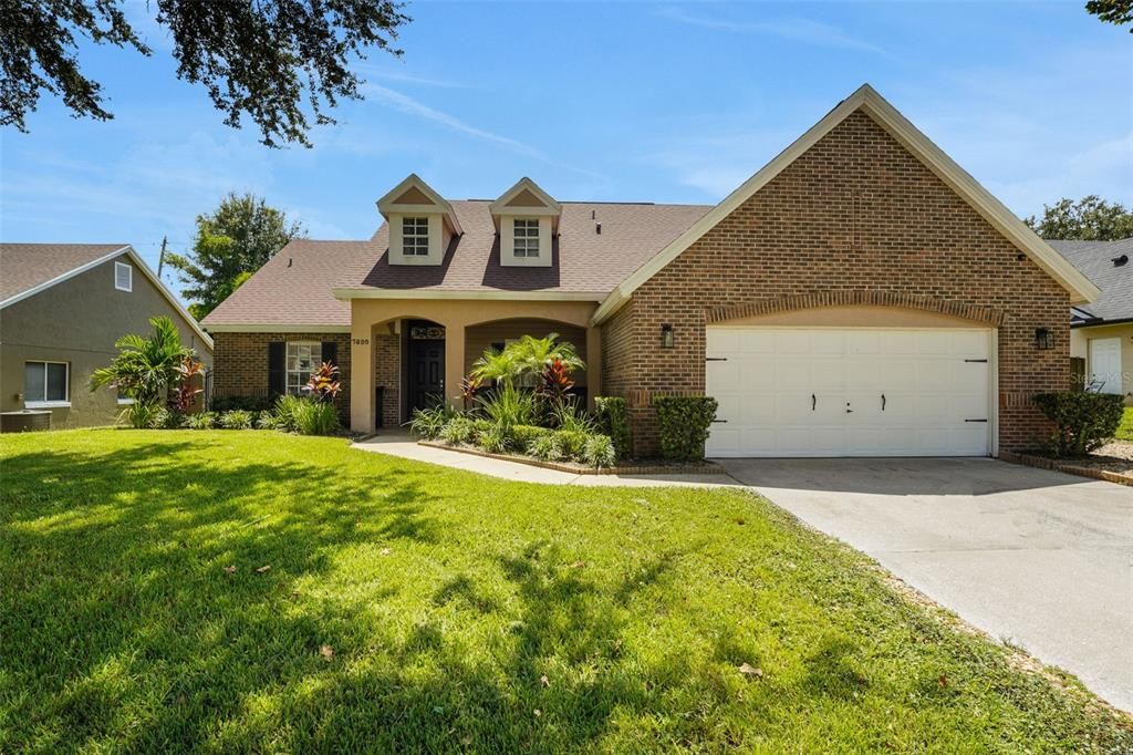 Active With Contract: $419,900 (3 beds, 2 baths, 1686 Square Feet)