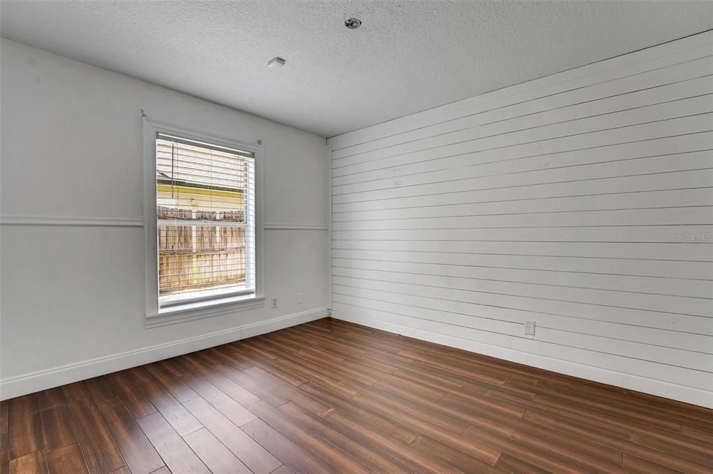 Active With Contract: $419,900 (3 beds, 2 baths, 1686 Square Feet)