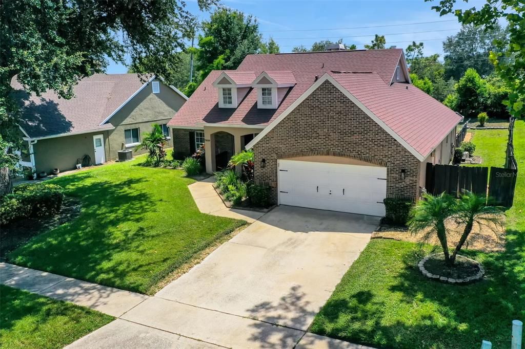 Active With Contract: $419,900 (3 beds, 2 baths, 1686 Square Feet)