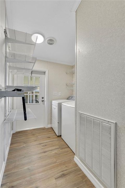 合同活跃: $174,900 (2 贝兹, 2 浴室, 1024 平方英尺)