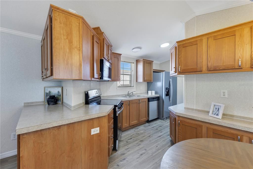 合同活跃: $174,900 (2 贝兹, 2 浴室, 1024 平方英尺)