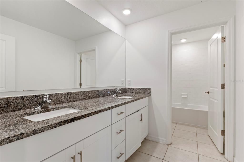 待售: $539,000 (6 贝兹, 3 浴室, 3326 平方英尺)