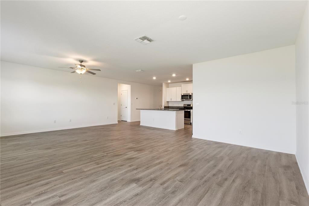 待售: $539,000 (6 贝兹, 3 浴室, 3326 平方英尺)