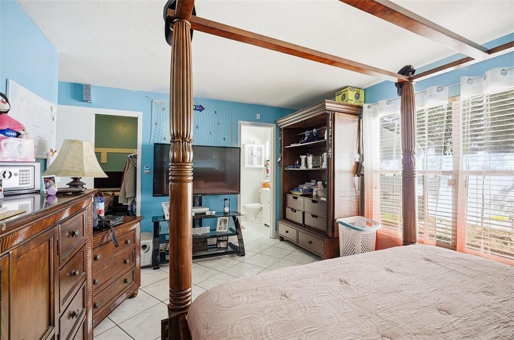 Activo con contrato: $300,000 (3 camas, 2 baños, 1328 Pies cuadrados)