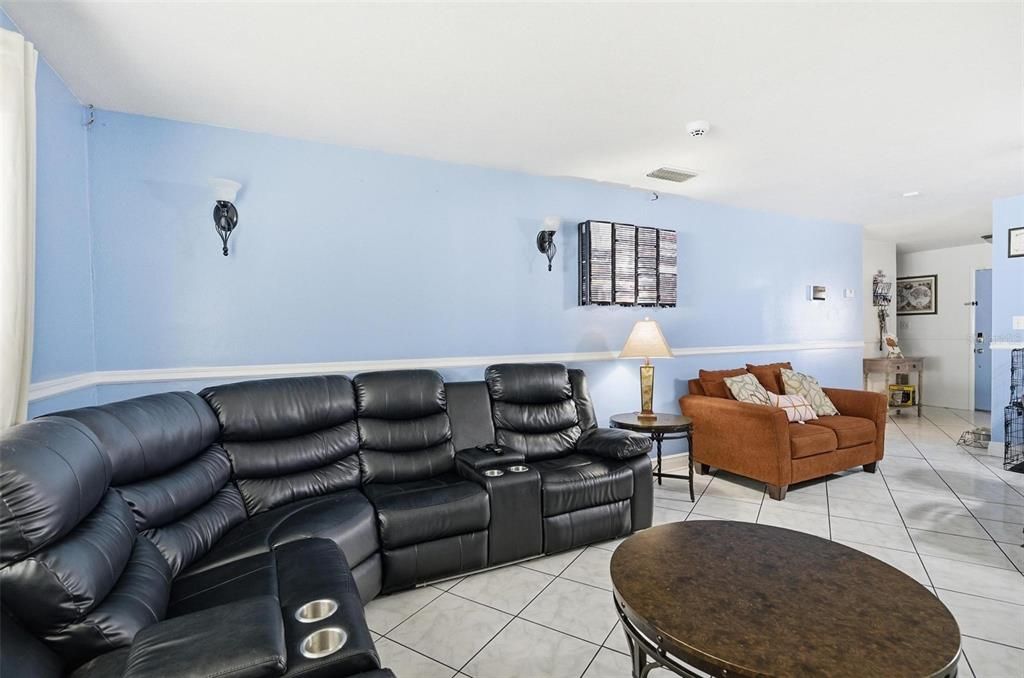 Activo con contrato: $300,000 (3 camas, 2 baños, 1328 Pies cuadrados)