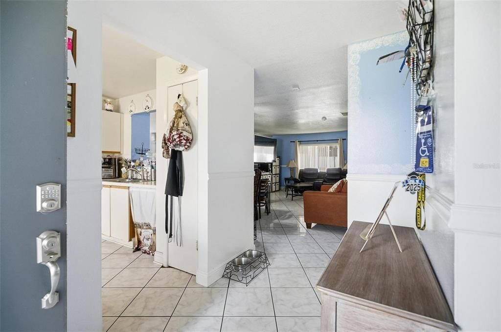 Activo con contrato: $300,000 (3 camas, 2 baños, 1328 Pies cuadrados)