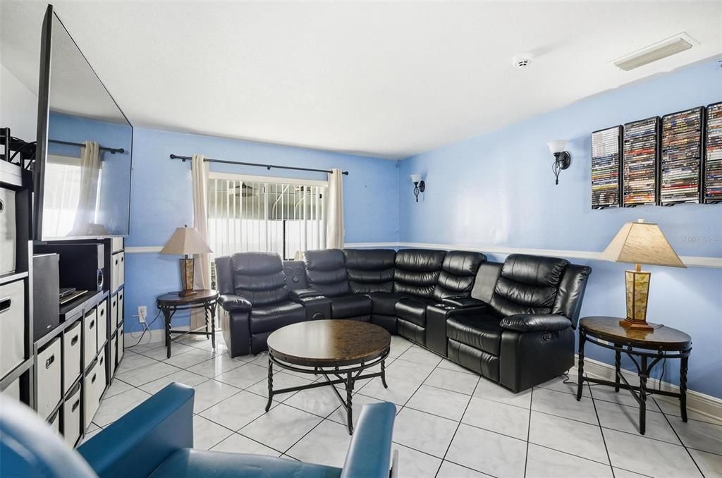 Activo con contrato: $300,000 (3 camas, 2 baños, 1328 Pies cuadrados)