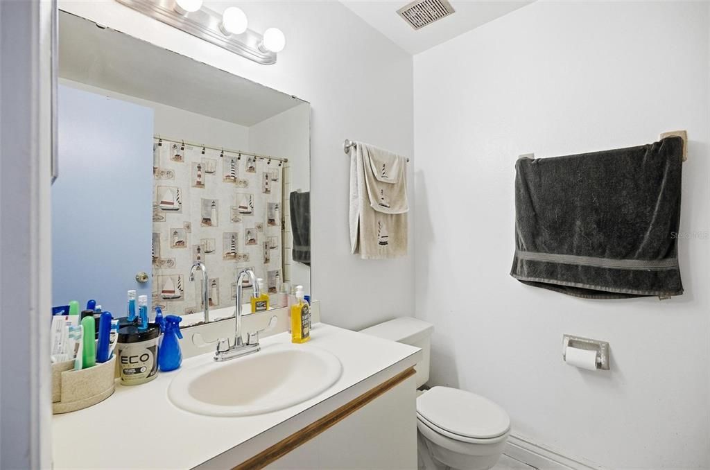 Activo con contrato: $300,000 (3 camas, 2 baños, 1328 Pies cuadrados)