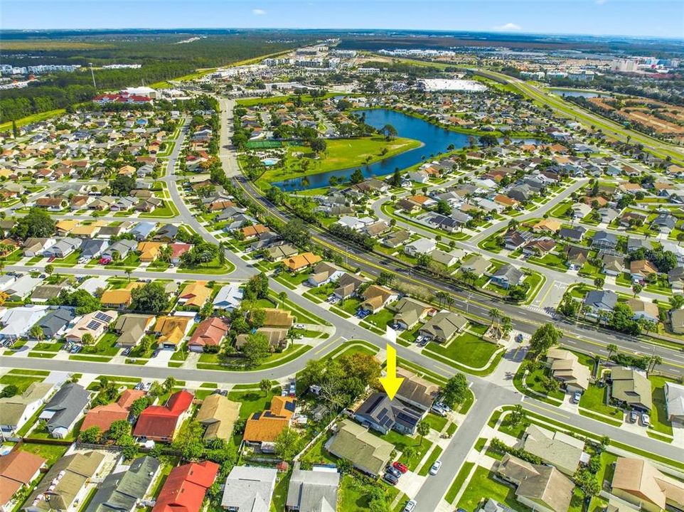 Activo con contrato: $300,000 (3 camas, 2 baños, 1328 Pies cuadrados)