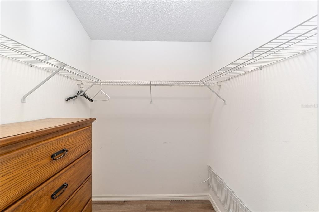 合同活跃: $524,900 (3 贝兹, 2 浴室, 2105 平方英尺)