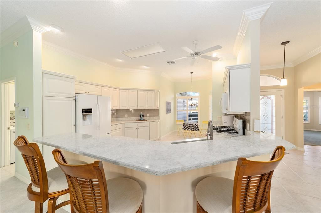 合同活跃: $524,900 (3 贝兹, 2 浴室, 2105 平方英尺)