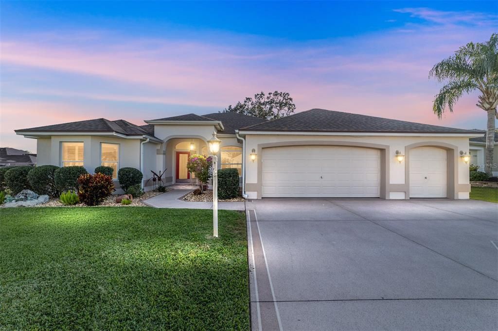 合同活跃: $524,900 (3 贝兹, 2 浴室, 2105 平方英尺)