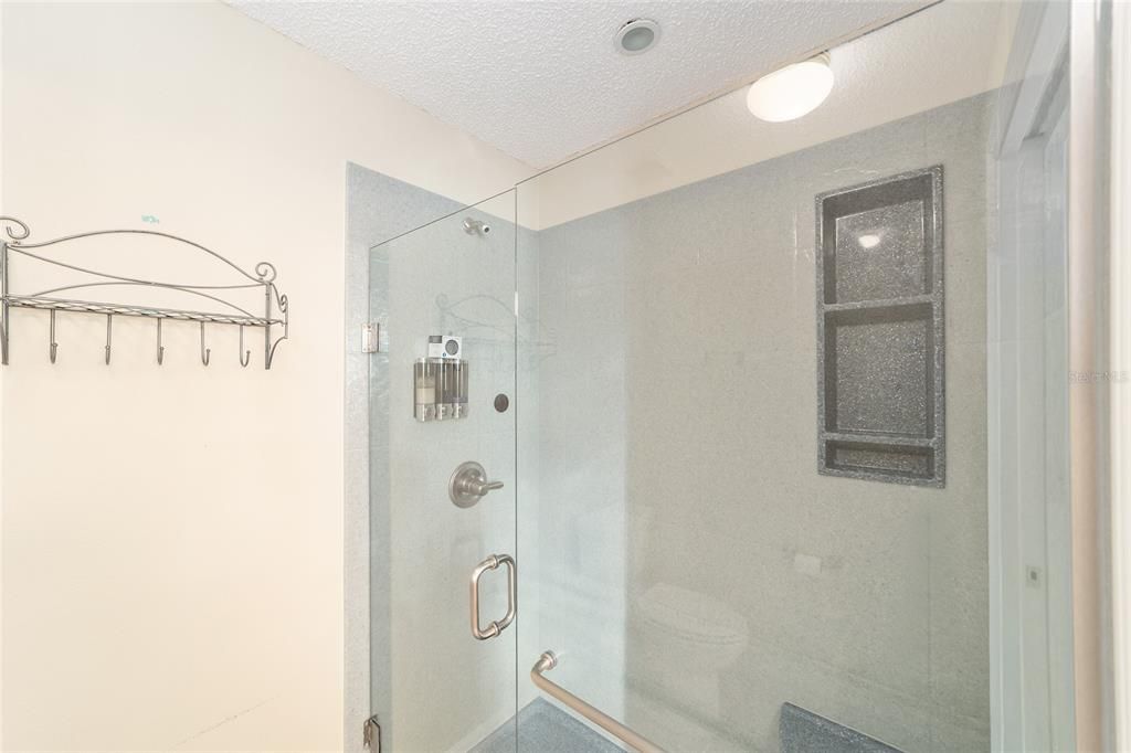 合同活跃: $524,900 (3 贝兹, 2 浴室, 2105 平方英尺)