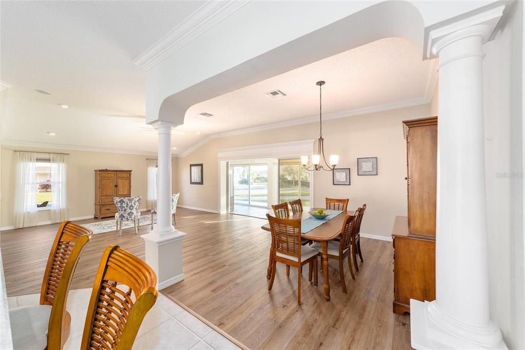 合同活跃: $524,900 (3 贝兹, 2 浴室, 2105 平方英尺)