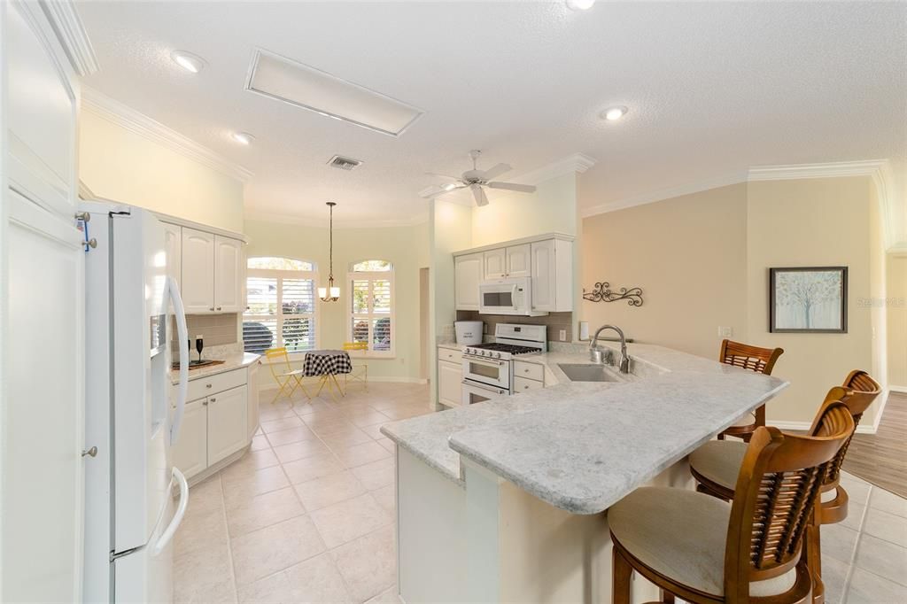 合同活跃: $524,900 (3 贝兹, 2 浴室, 2105 平方英尺)