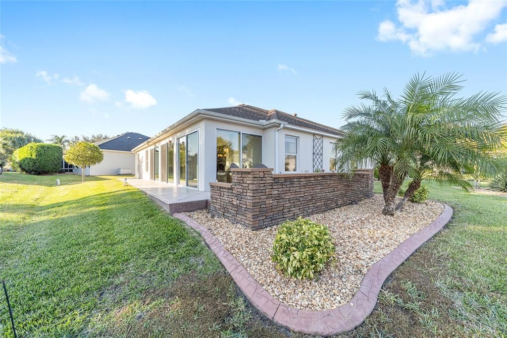 合同活跃: $524,900 (3 贝兹, 2 浴室, 2105 平方英尺)