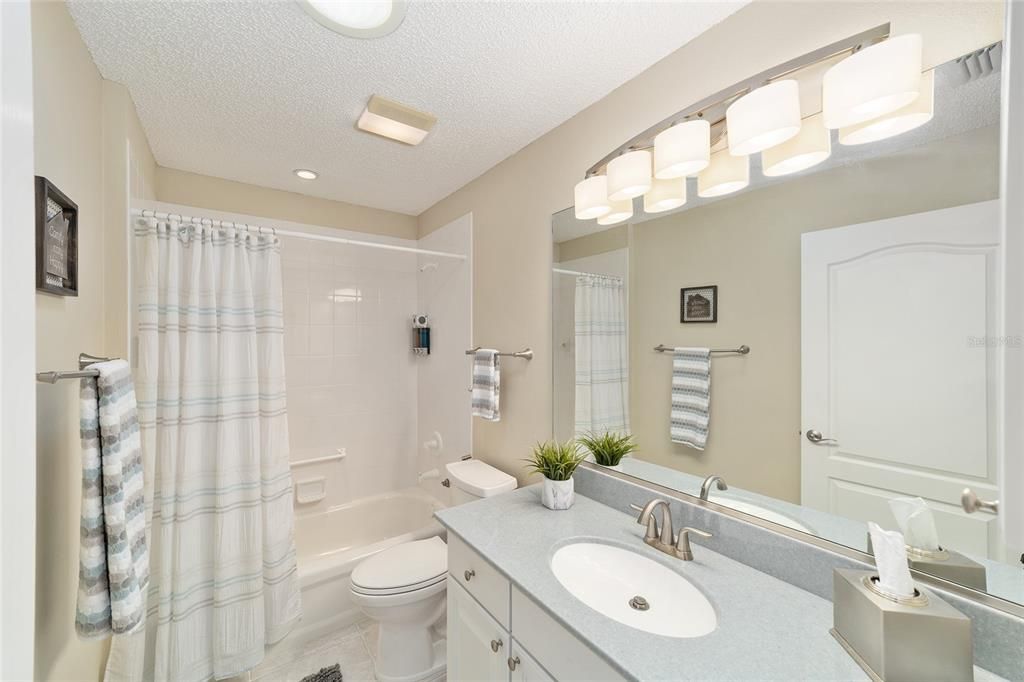 合同活跃: $524,900 (3 贝兹, 2 浴室, 2105 平方英尺)