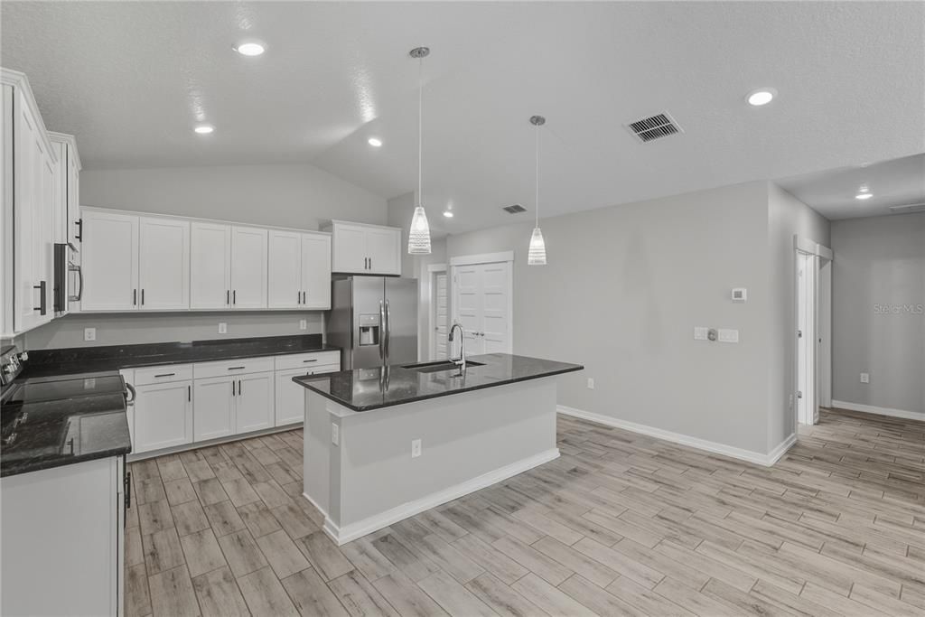 For Sale: $399,900 (3 beds, 2 baths, 1654 Square Feet)