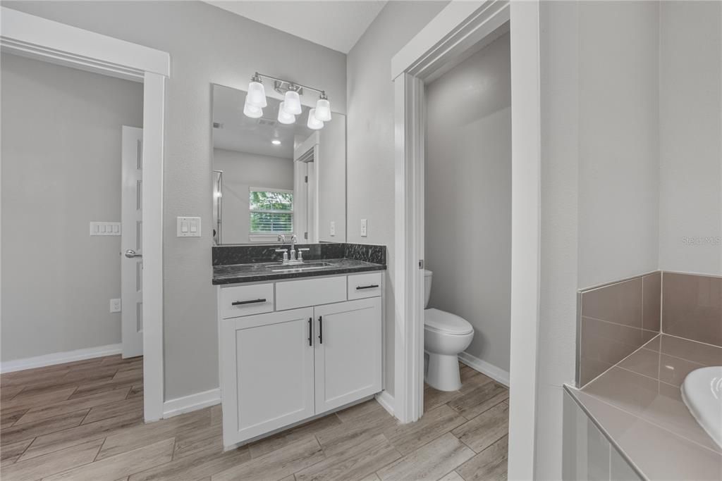 For Sale: $399,900 (3 beds, 2 baths, 1654 Square Feet)