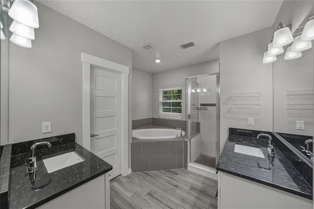 For Sale: $399,900 (3 beds, 2 baths, 1654 Square Feet)