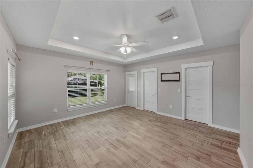 For Sale: $399,900 (3 beds, 2 baths, 1654 Square Feet)