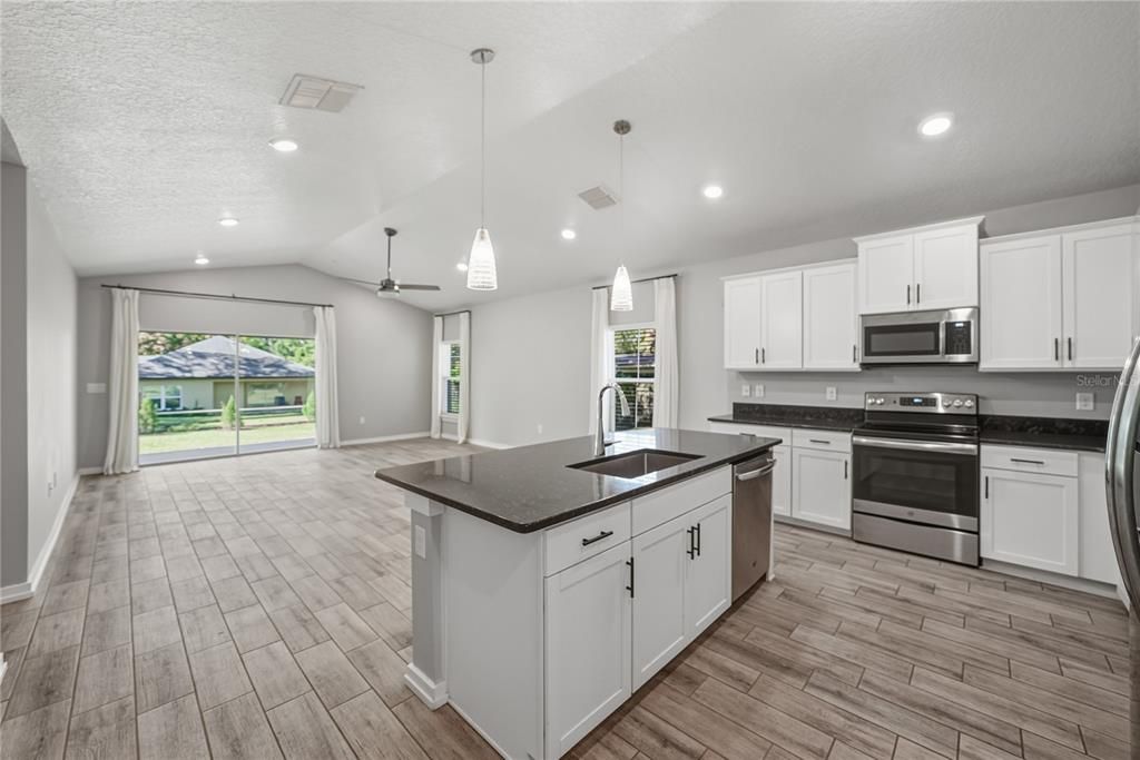 For Sale: $399,900 (3 beds, 2 baths, 1654 Square Feet)