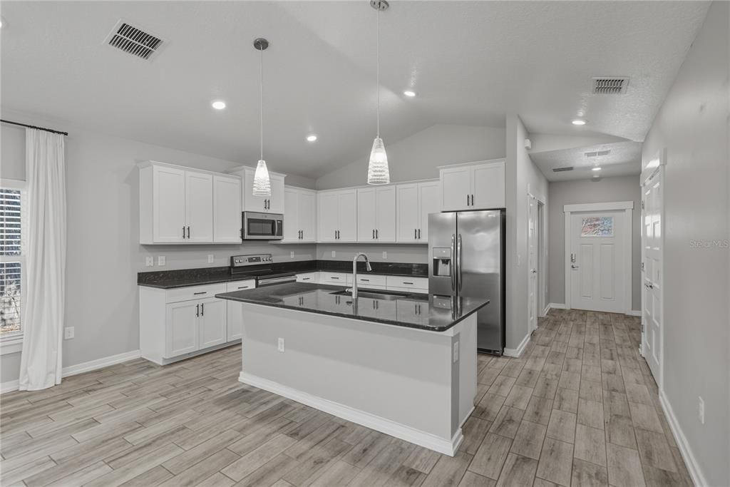 For Sale: $399,900 (3 beds, 2 baths, 1654 Square Feet)