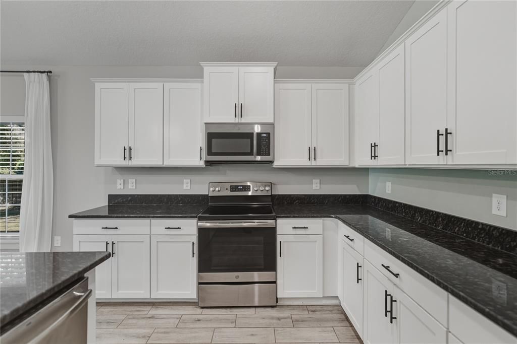 For Sale: $399,900 (3 beds, 2 baths, 1654 Square Feet)